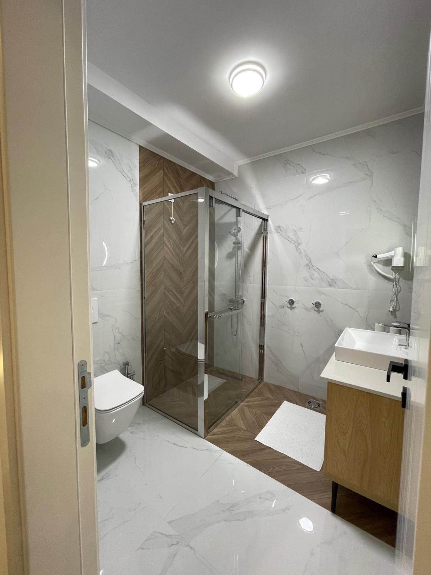 Hotel Maraj 울친 외부 사진