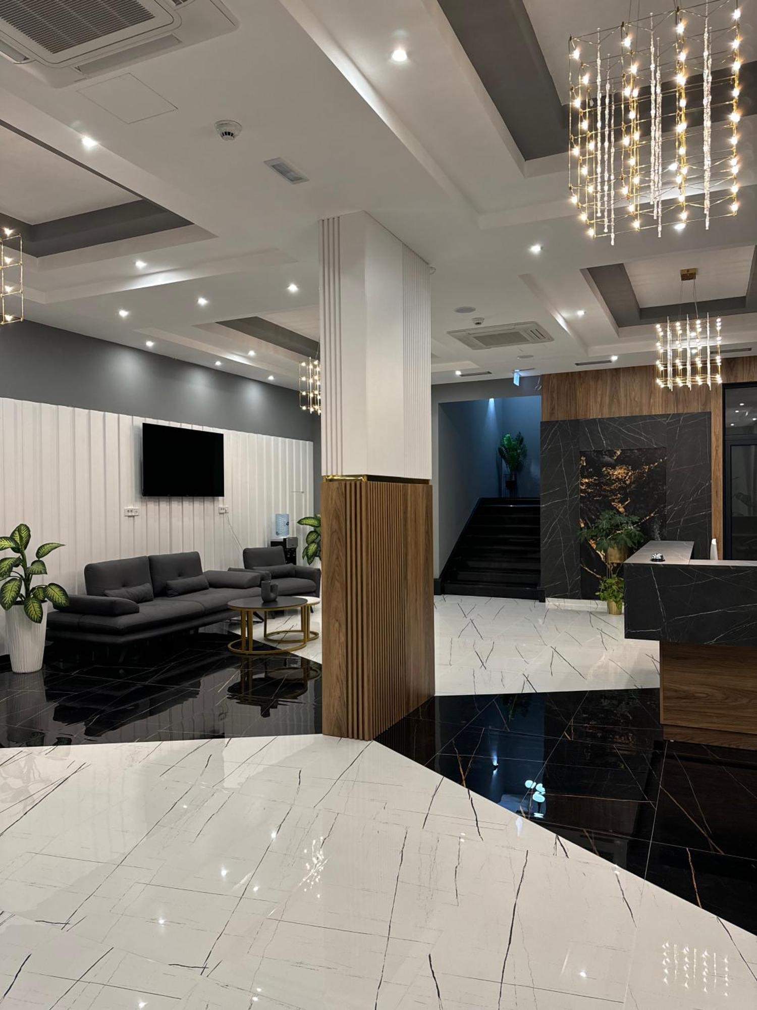 Hotel Maraj 울친 외부 사진