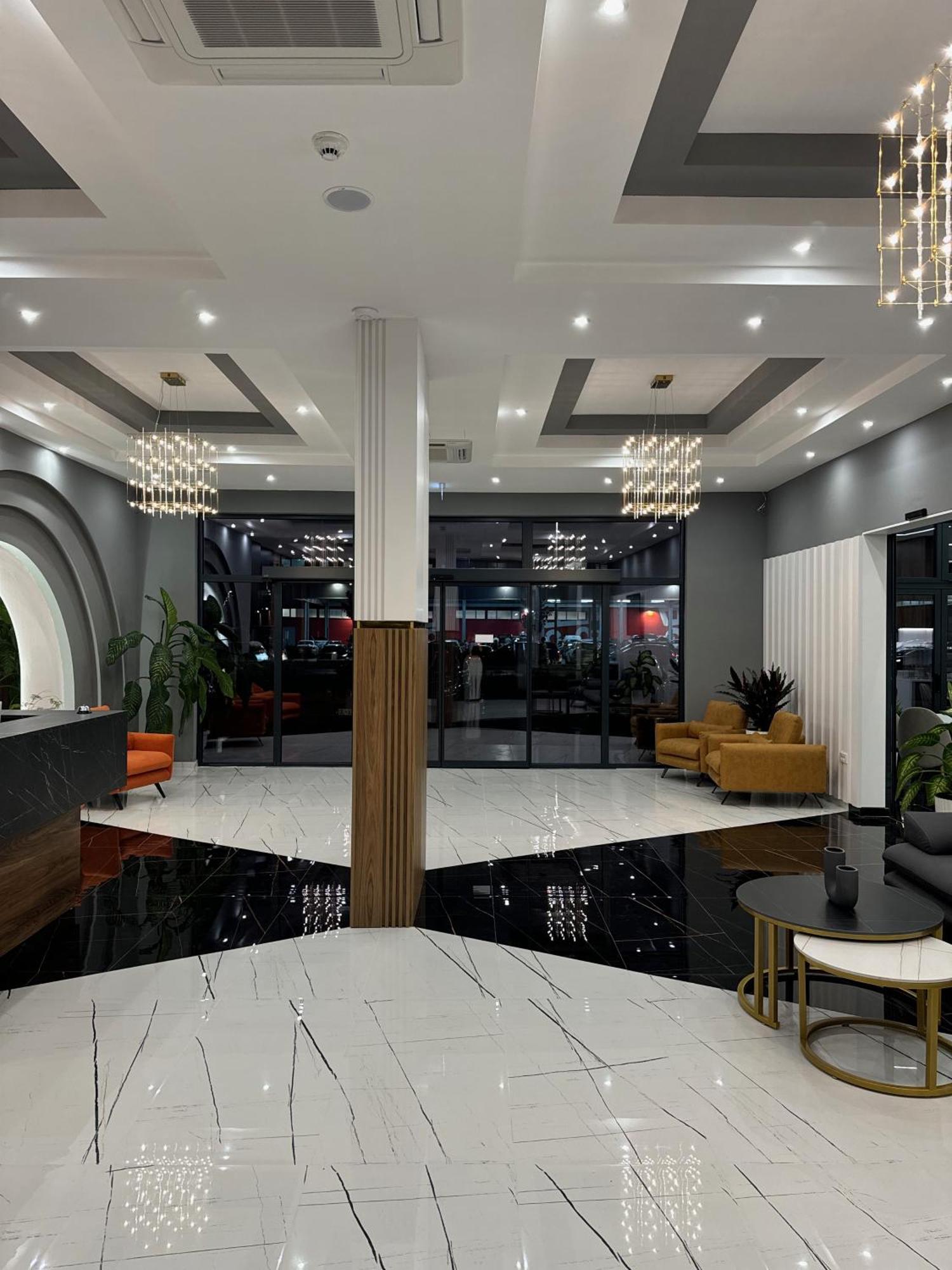 Hotel Maraj 울친 외부 사진